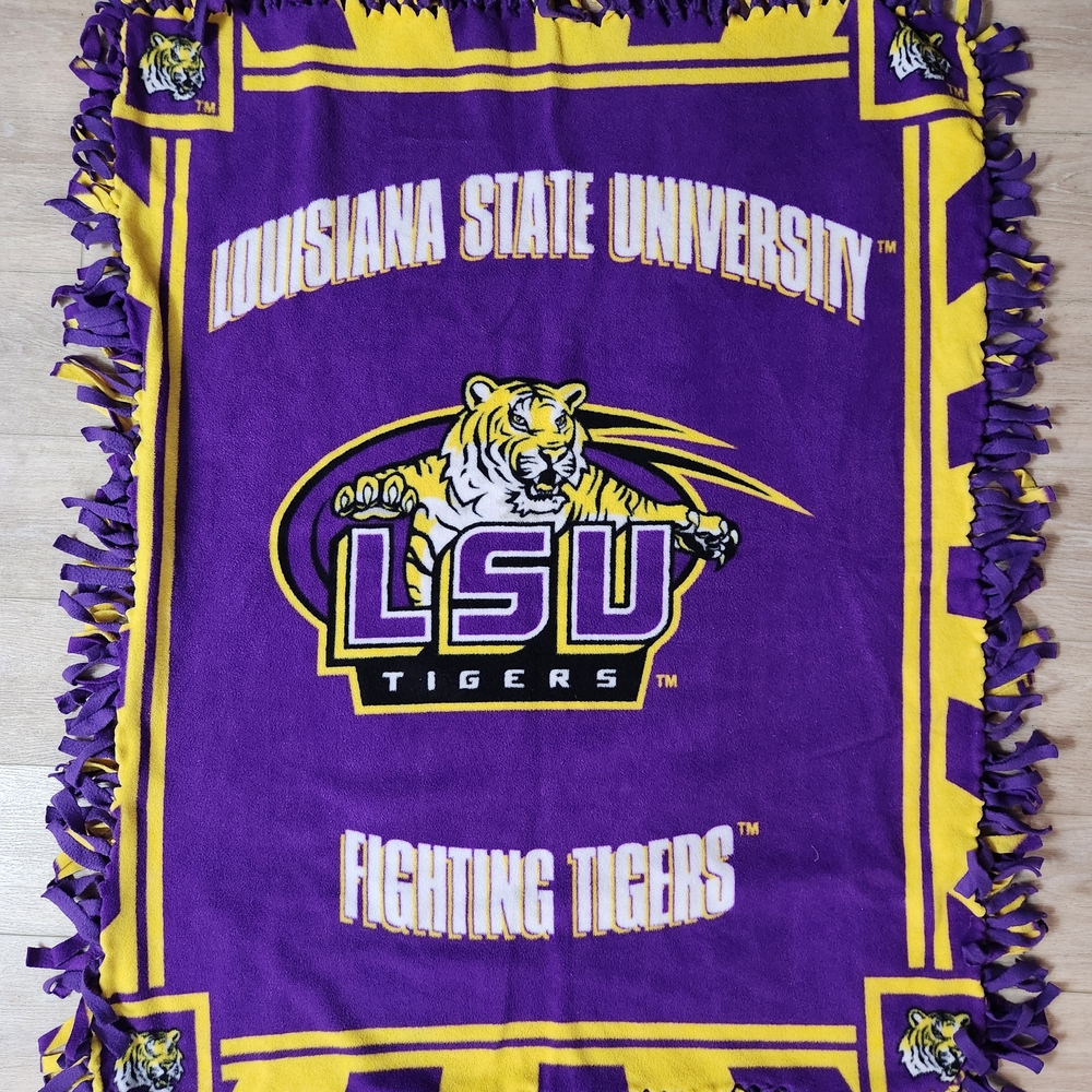 LSU Tigers Purple and Gold Fleece No-Sew Knotted Blanket